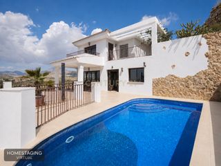 Casa a Carrer xaloc, 2j, busot, spain. Espectacular chalet con vistas infinitas y piscina privada