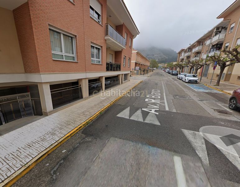 Foto a8356230-2d90-4cac-9aca-40c626d2aee5. Car parking in avinguda real blanc in Cocentaina