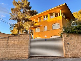 Casa  Avinguda de les neveres, 22, banyeres de mariola, spain 22. Chalet  vivienda independiente en banyeres de mariola con amplia