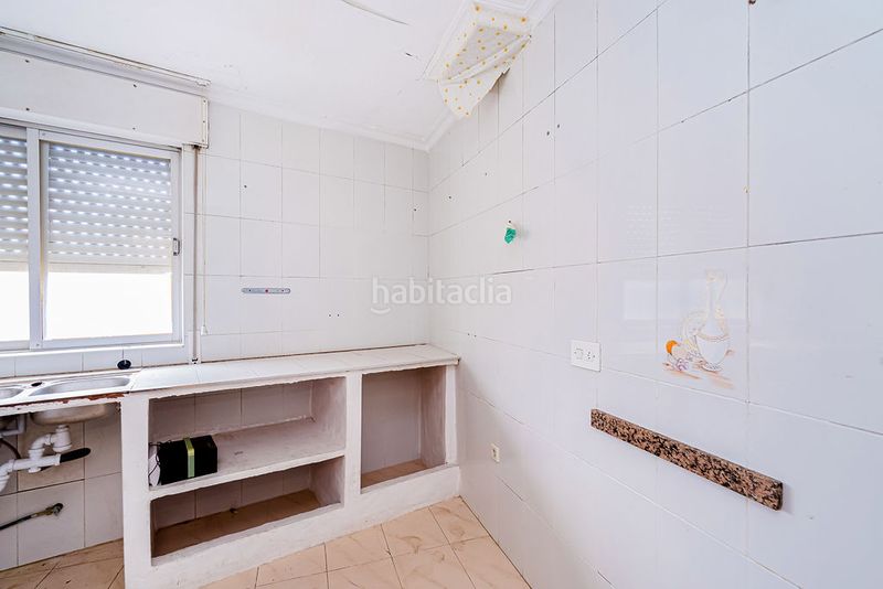 Foto decf0482-16f9-4c54-8501-b74f02a109d0. Apartamento en amadeo vives en Centro Elda