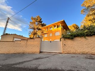 Maison  Avinguda de les neveres, banyeres de mariola, spain 22. Villa exclusiva con piscina interior en banyeres