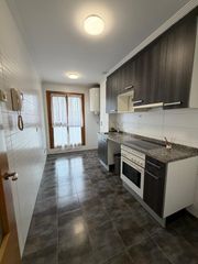 Location Appartement à Camino de la ería de polía 41. Piso con dos plazas de garaje en jove, junto a las escuelas