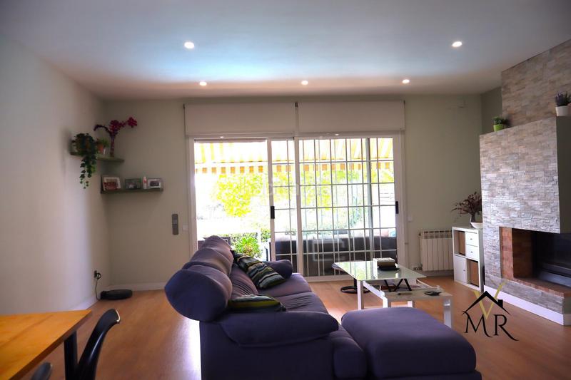 Foto 9afdb963-b1b6-42c6-b526-4e8fb1602528. Chalet casa en venta ! en Tiana