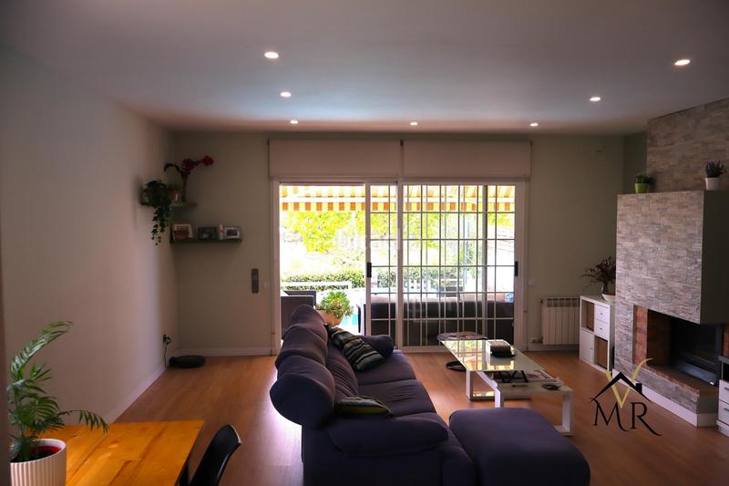 Foto eb49e0d5-85f2-4d98-ae42-9c49df4bdead. Chalet casa en venta ! en Tiana