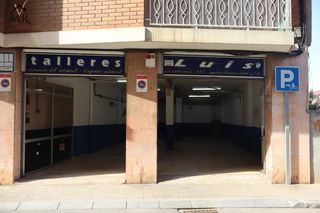 Lloguer Local Comercial  D'aureli maria escarré. Taller mecánico en alquiler sin traspaso  en mollet del vallès