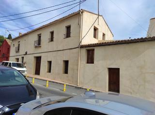 Edificio en Onil