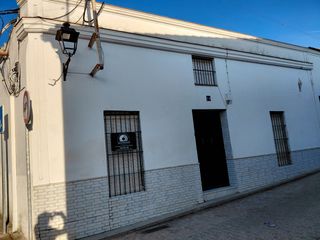 Haus  Calle olmo 14. Casa tradicional de esquina a dos calles