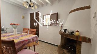 Casa adossada a Sayalonga. Adosado en pleno casco histórico de sayalonga