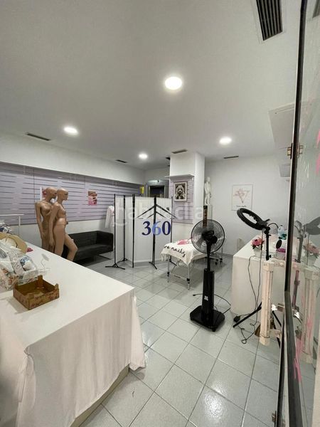 Foto 7d89a8d9-b17b-46f9-b4cf-f69b7aeb6b86. Local comercial a Centro Cáceres