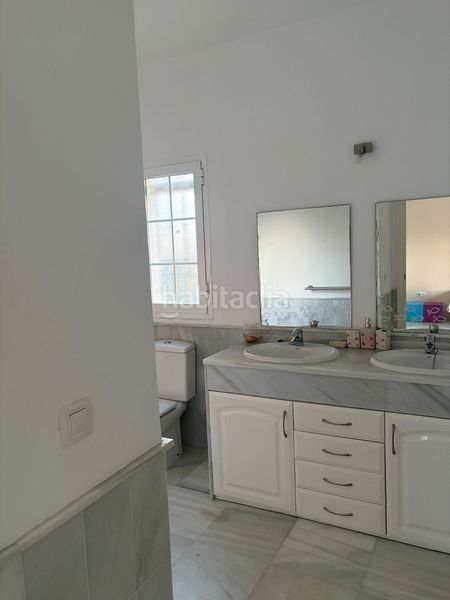 Foto f57e7128-d578-40c3-9abf-de047e554424. Xalet amb xemeneia aparcament piscina a El Portil