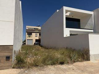 Terreny residencial a Cl guardia civil 13. Se vende solar urbano en el sector iv de rafelbunyol, una de las