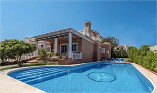 Chalet à Calle de las adelfas 7. Bajada de precio!!! villa a 50m de la playa en molino blanco , l