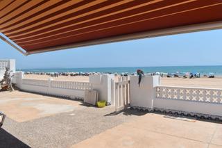 Xalet a Avenida de la libertad 50. Beachfront house in guardamar del segura - sea view