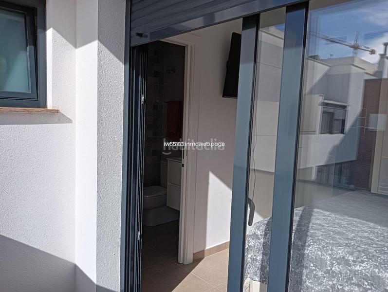 Foto 1ab077fb-a7b7-4f2c-a12c-81ffdc1cccc1. A tre livelli con parcheggio piscina in Los Secanos Guardamar del Segura