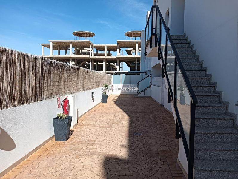 Foto 1e8d8bfd-a4b2-47c7-ba43-a68e90dbec11. A tre livelli con parcheggio piscina in Los Secanos Guardamar del Segura