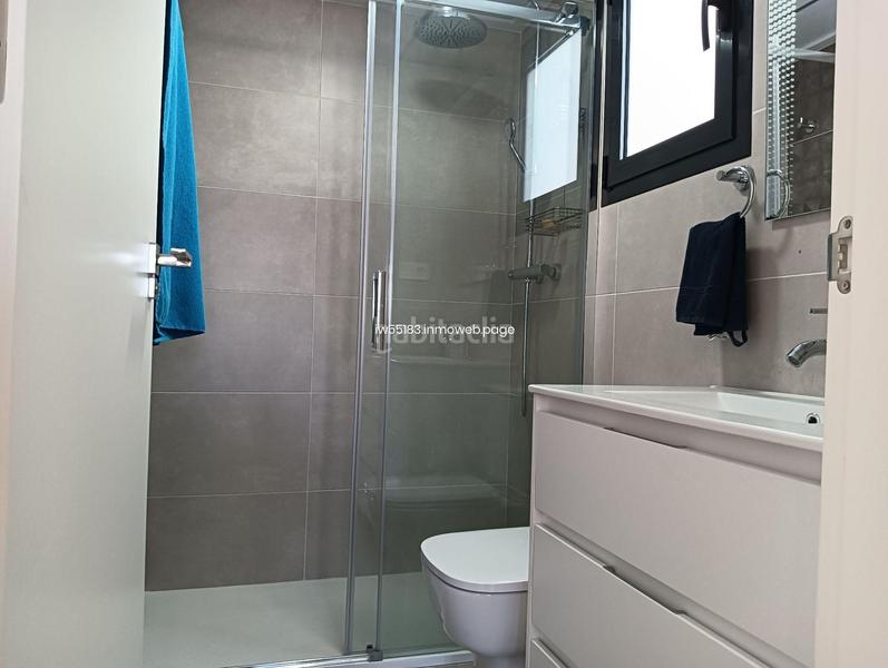 Foto 7bfa3110-8b7d-4e98-8f2e-35e78ae63350. A tre livelli con parcheggio piscina in Los Secanos Guardamar del Segura