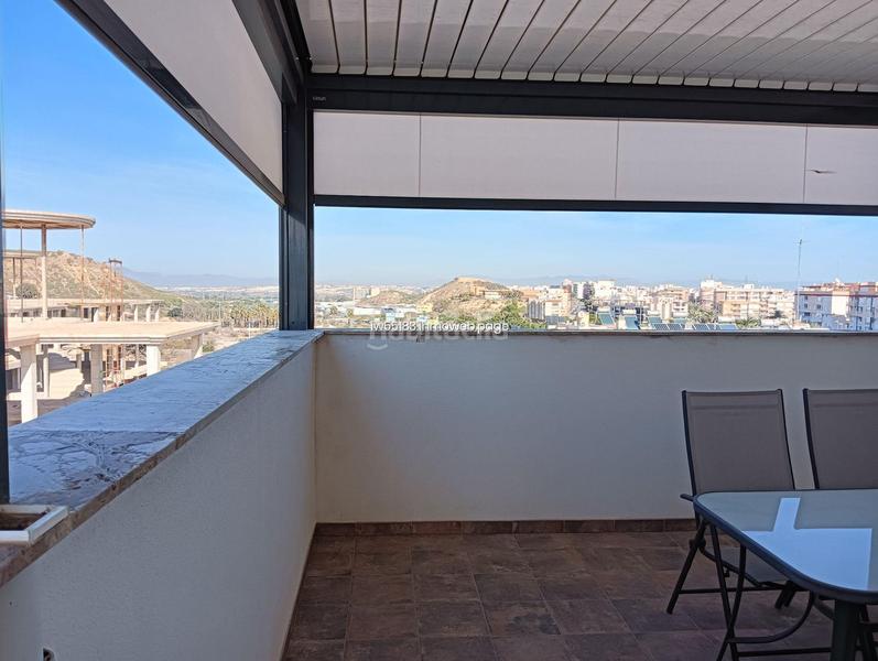 Foto b2b11c12-de46-4df4-809c-050209d918df. A tre livelli con parcheggio piscina in Los Secanos Guardamar del Segura