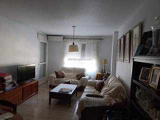 Pis a Juan de Borbón. Amplio piso en zona juan de borbón, 3 dormitorios y 2 baños. ide