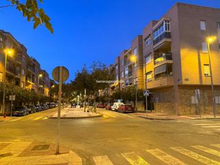 Pis a Juan de Borbón. Amplio piso en zona juan de borbón, 3 dormitorios y 2 baños. ide