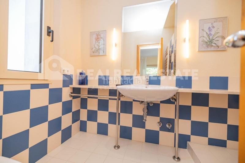 Foto d8f2de17-5b96-43fa-957e-bb3e61483f63. Chalet mit heizung parking in El Cuartón - El Bujeo Tarifa