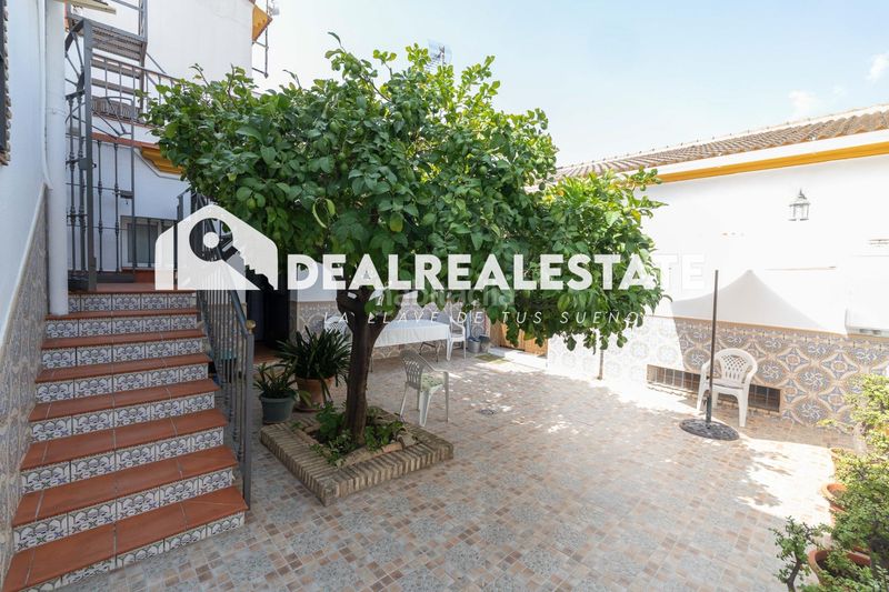 Foto a3a56cde-6724-42e5-8ae4-bffe78dec6cd. Casa amb aparcament a Burguillos