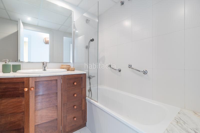 Foto b74ed196-687d-4725-b2ff-277561bb2590. Apartamento exclusiva propiedad con vistas al mar en passeig garcia faria – en Barcelona