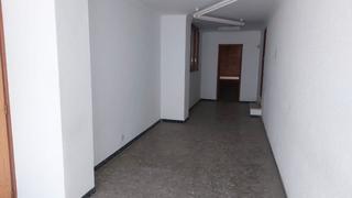 Local Comercial a Via dels pasos catalans 27. oportunidad nica en el corazn del tancat!