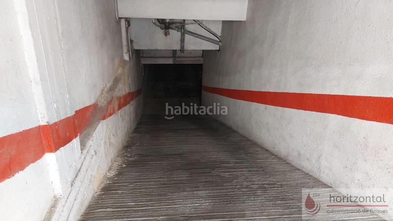 Foto b260016d-def6-4638-9630-44e4d118f6cf. Parking voiture dans del tomovi 20 dans Centre Vendrell (El)