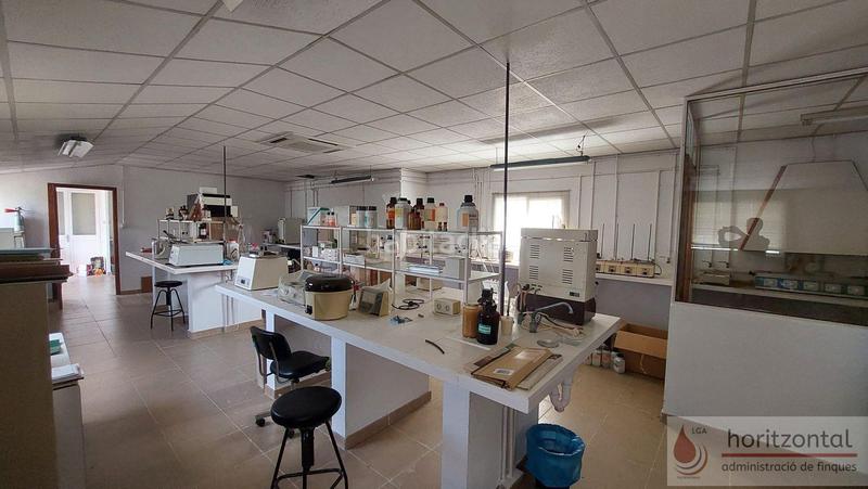 Foto 8e5bb85d-f64c-49ec-a3dc-4c8bb4842caa. Local comercial a Bisbal del Penedès (La)