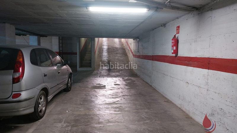 Foto a76a83be-c33f-46fd-bd6b-d1b0ea563122. Parking voiture dans del tomovi 20 dans Centre Vendrell (El)