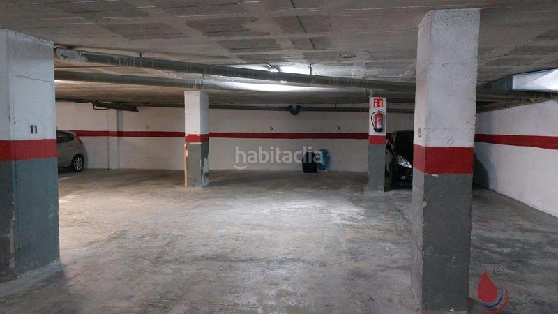 Foto fbbfa418-08b5-4884-8a46-f352176c1f81. Parking voiture dans del tomovi 20 dans Centre Vendrell (El)