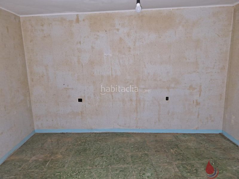 Foto ab619faf-edd2-438e-864d-232ced95f7b5. Casa amb aparcament a Puigpelat