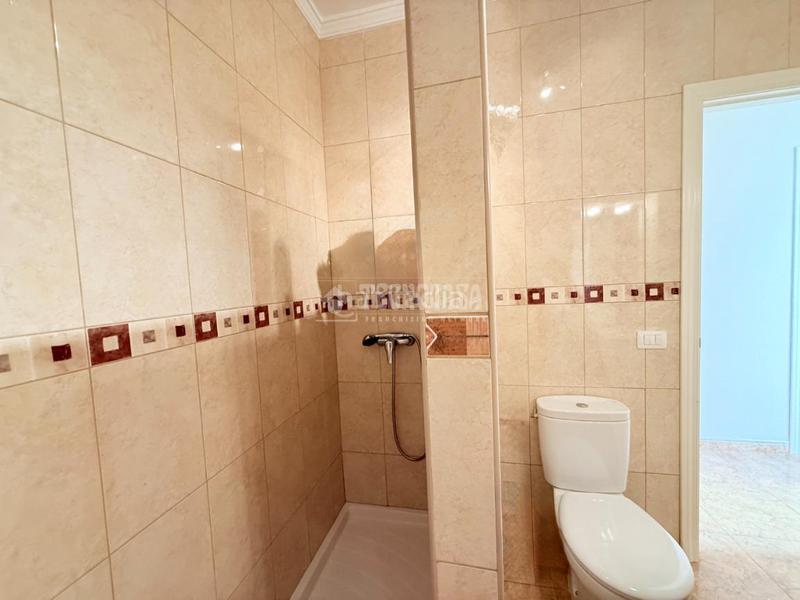 Foto 2ff01195-7ac7-4ecf-964e-f570484d3536. Pis a Zona Martiánez Puerto de la Cruz