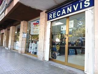 Trasps Local Comercial a Llagosta (La). Bonita tienda de repuestos en traspaso, zona centro