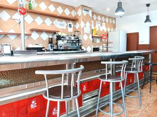Traspàs Local Comercial a Pont Vell. Amplio bar - restaurante en alquiler