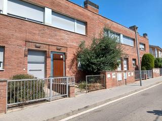 Casa adossada a Palau-solità i Plegamans. Oportunidad, casa adosada en zona inmejorable!!