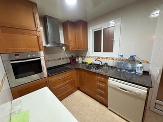 Pis  Carrer de l'espirall. Amplia vivienda con 2 balcones y galería