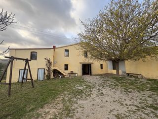 Miete Haus in Font-rubí. Tot un luxe: masia catalana a 2 minuts de guardiola de font-rubi