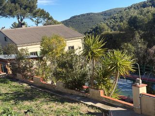 Chalet à Torrelles de Foix. Espectacular casa con piscina, barbacoa…