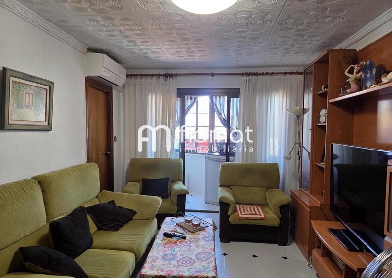 Foto fcc54ebf-6e72-49ac-8c70-d3bc258a0dbd. Piso  en venta en Santa Rosa Santa Coloma de Gramenet