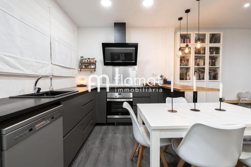 Foto 11e215b9-459c-4a17-8ffb-f274bc84ac3c. Planta baixa a Centre Badalona