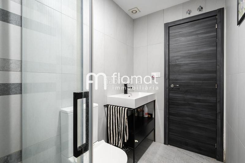 Foto b4763773-fbfb-4ed5-93eb-6e658656e5bb. Planta baixa a Centre Badalona