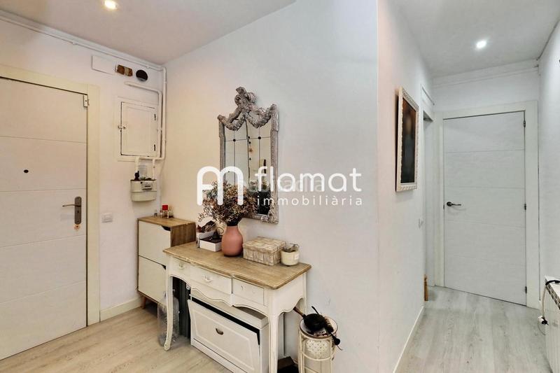 Foto e7237e22-3273-4651-bdb4-fe8d147123c1. Etagenwohnung in El Camp de l´Arpa del Clot Barcelona