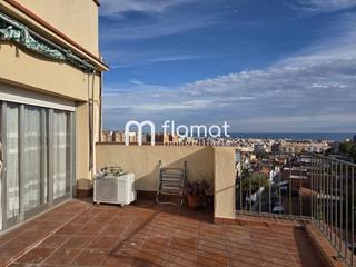 Duplex  Carrer de pere martell. Duplex con tres terrazas y ascensor en badalona
