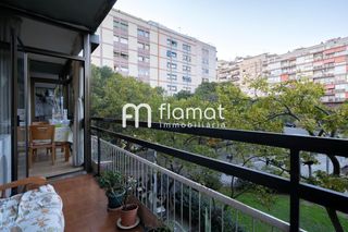 Pis  Pla�a de moss�n clap�s. Luminoso piso en sant andreu