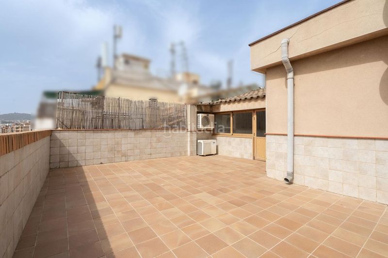 Foto 15c5b0cf-1e2c-4b5d-b1a6-6e41f40bc6a4. Dúplex a Fondo Santa Coloma de Gramenet