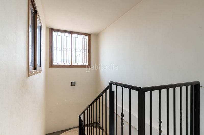 Foto 40dfbd49-f50a-47ad-af92-f85d97617a84. Dúplex a Fondo Santa Coloma de Gramenet