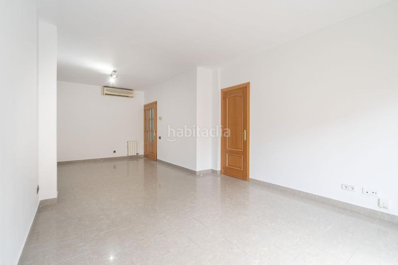 Foto 919774fc-4d9c-459b-9ad3-1ad724f7bf31. Dúplex a Fondo Santa Coloma de Gramenet