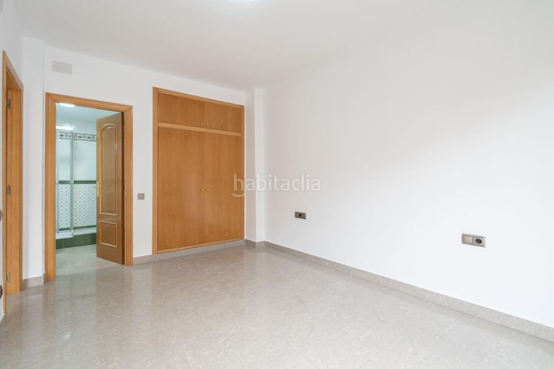 Foto ae0a7e6d-9299-462d-8ec0-23b81e26c21d. Dúplex a Fondo Santa Coloma de Gramenet