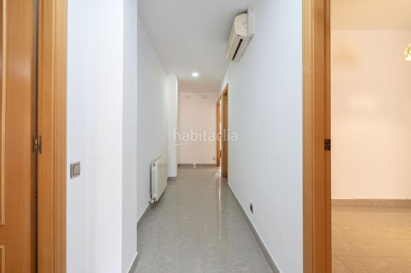 Foto b14ba0df-319c-4d34-9547-f03d9070cbcc. Dúplex a Fondo Santa Coloma de Gramenet